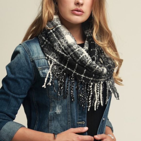 Oh So Soft Plaid Infinity Tassel Scarf - Picture 4 of 8